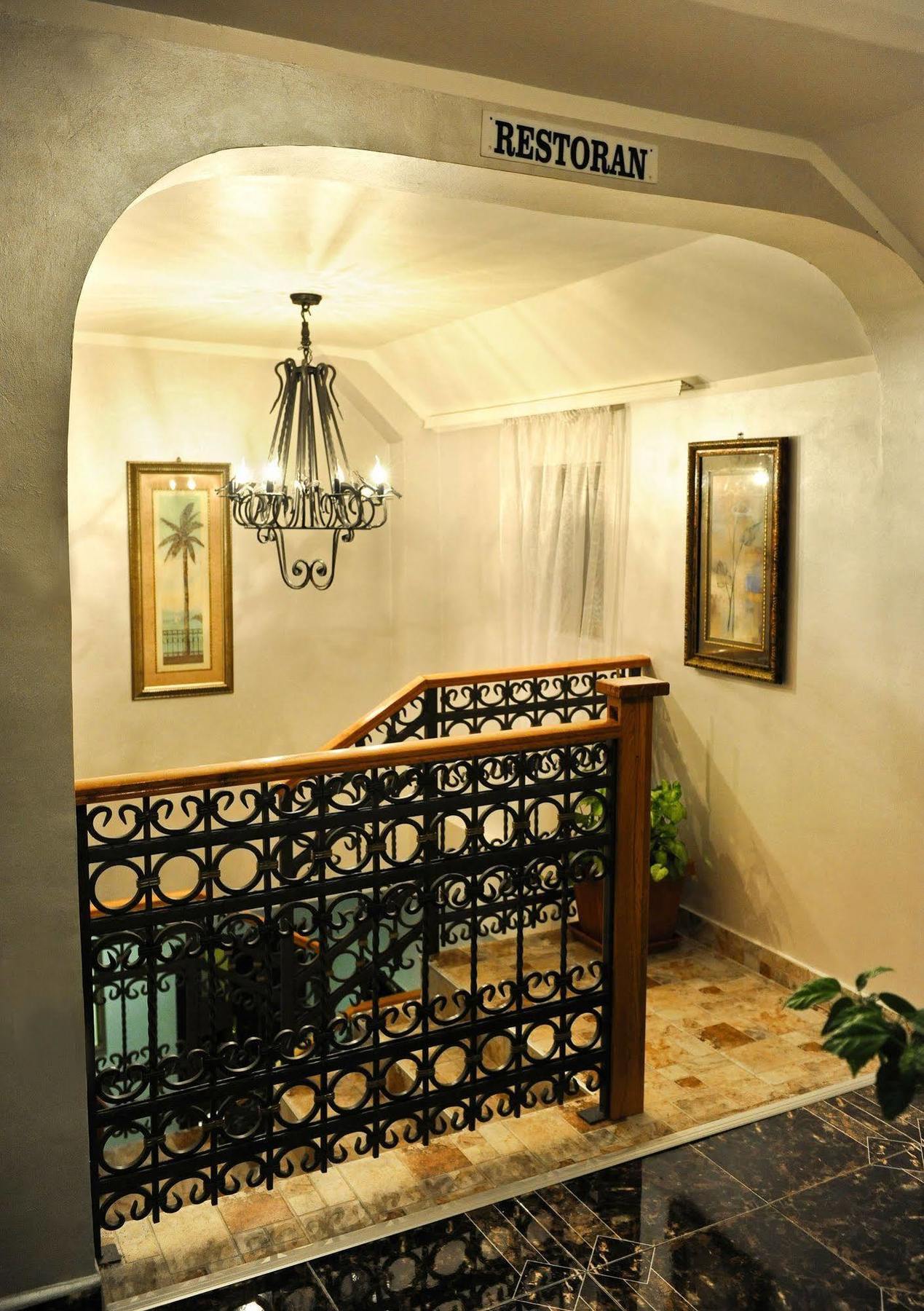 Hotel Evropa Podgorica Exterior photo